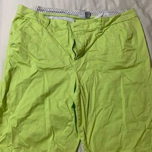 Women’s soft and stretchy bermuda shorts